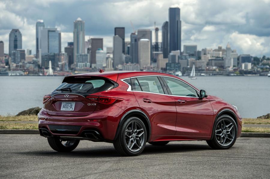  Infiniti QX30S 2.0t 2016 года  (US) (фото 8 из 20)